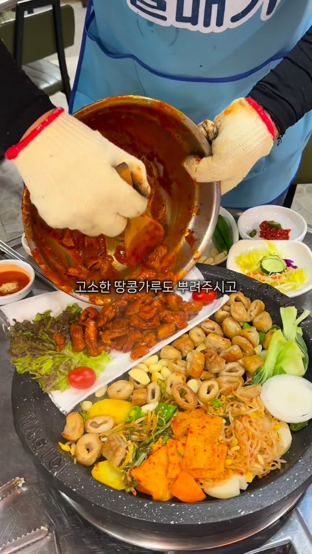 youngsfilm 게시물 이미지: 40년 노포!! 수영 현지인들의 맛집

팔도시장 근처에 있는 막창 맛집인데
막창...