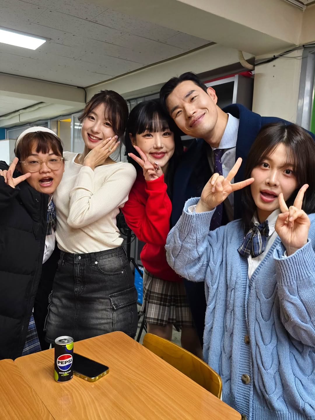 Photo shared by 그대의 영식, 그대좌, 턱식이 on November 27, 2025 tagging @cherry__0705. May be an image of one or more people, bangs and text that says 'PEPS!'.