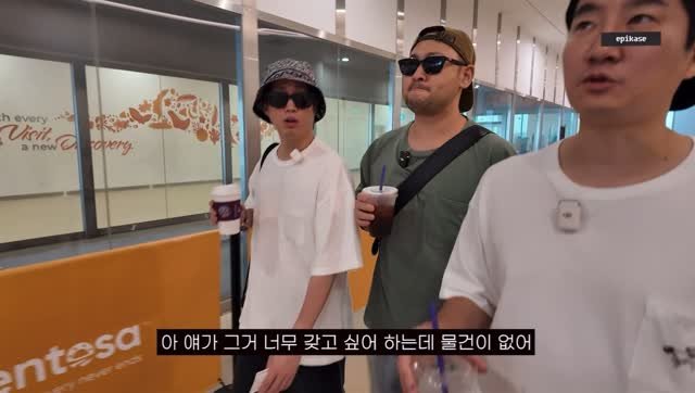 younha_holic 게시물 이미지: 진쯔 쯔증느^^
안팔아줘서 3년동안 전세계 뒤져서 결국 삼..
투컷 기운 감사합니다☺️ㅋ