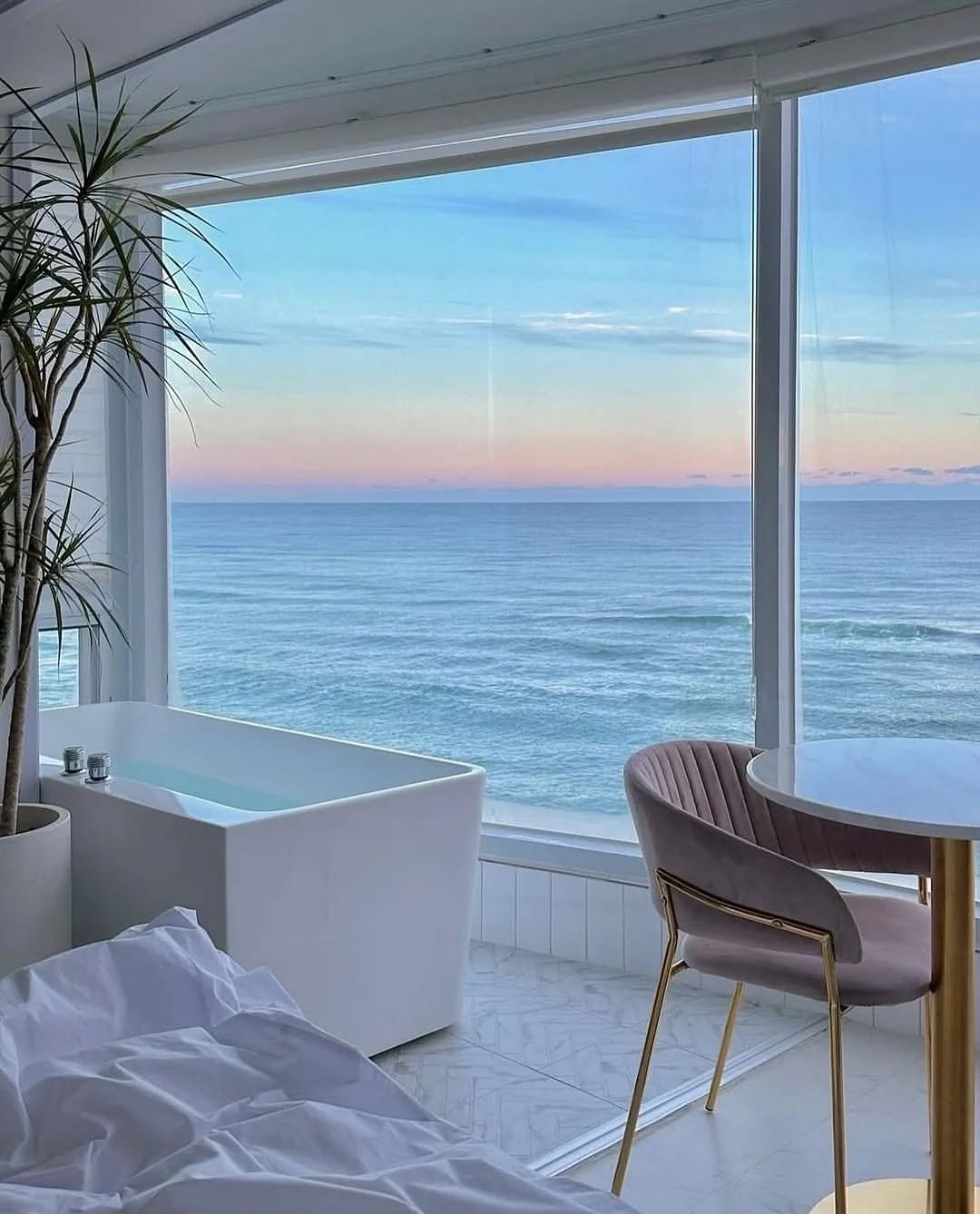 Photo by 당신의안목 // 안목언니🥰 on September 03, 2025.