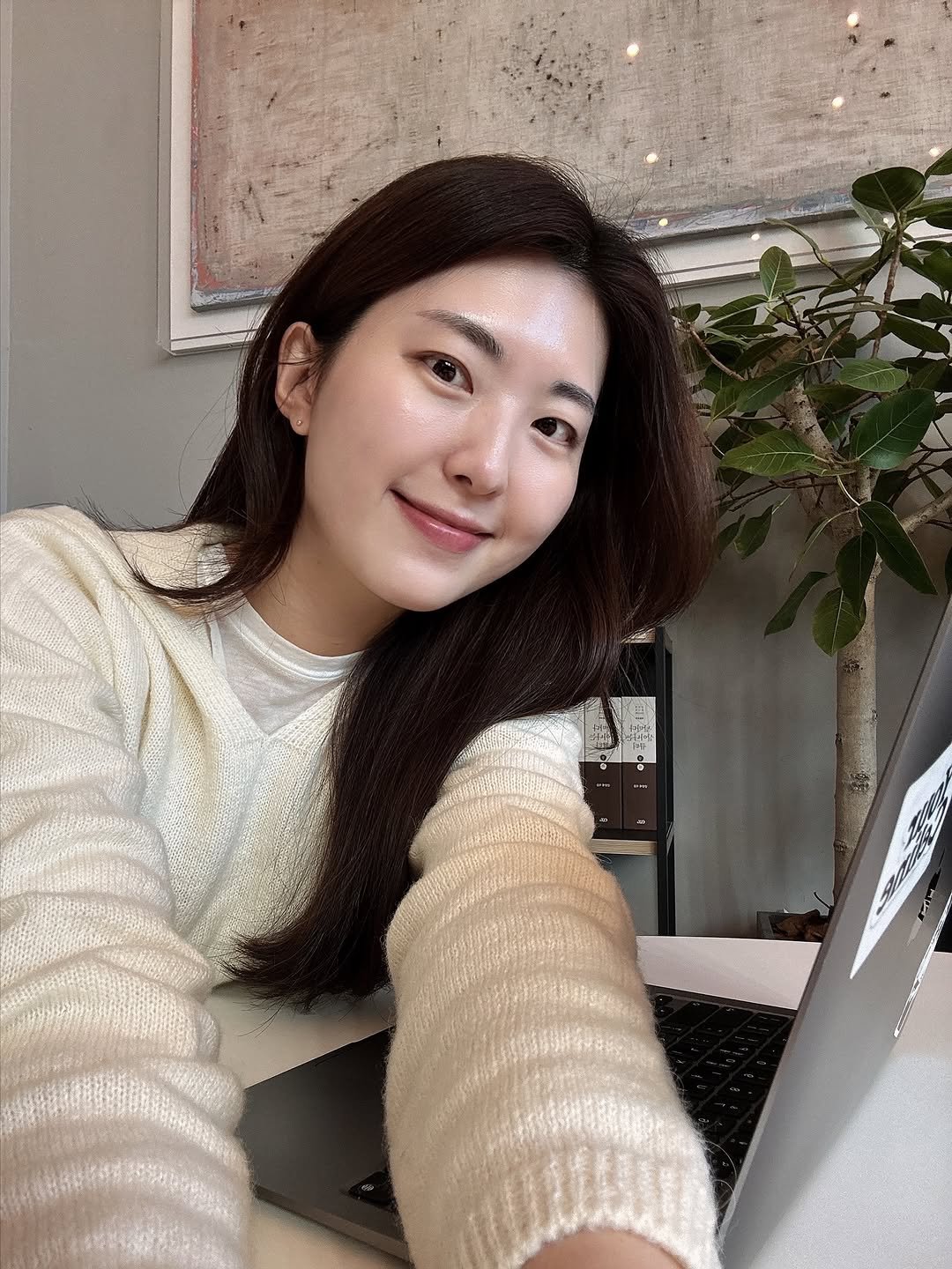 Photo by 윤수빈 (유어셀린) on November 16, 2025. May be a selfie of one or more people, hair, turtleneck and text.