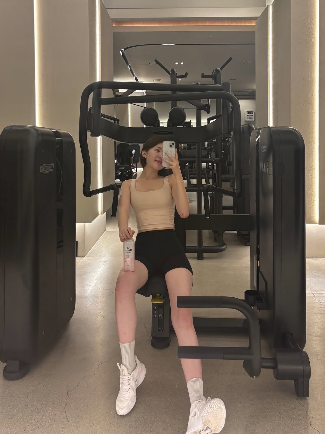 Photo by 윤수빈 (유어셀린) on September 16, 2025. May be an image of 1 person, activewear, treadmill, sportswear, mirror, shorts and text.