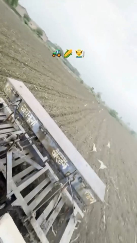 your_organic_farm 게시물 이미지: #farming #funnyvideos #tractor #soyabean 
Sowing