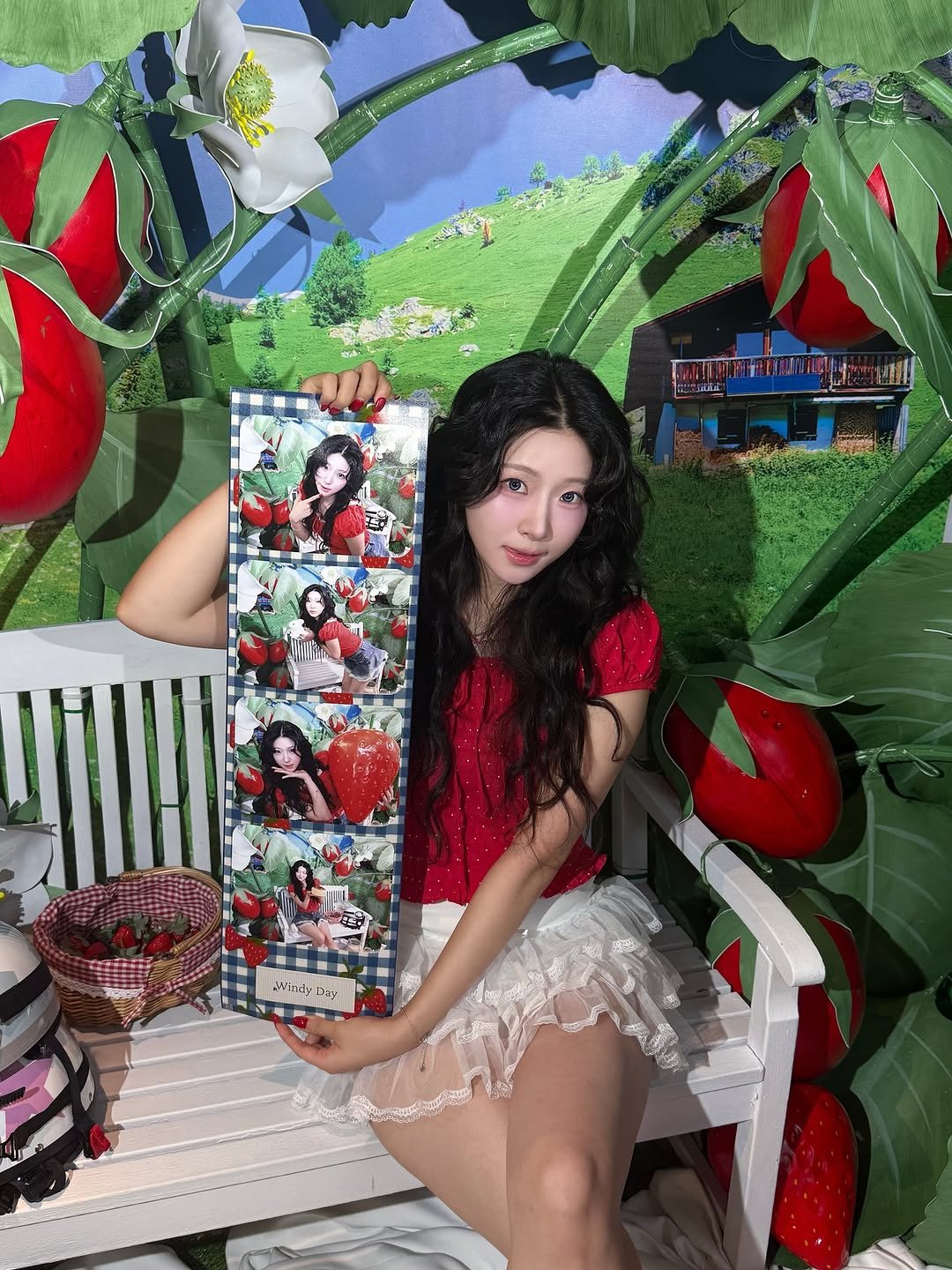 Photo shared by 혜다 on September 12, 2025 tagging @muhwaofficial. May be an image of strawberry.