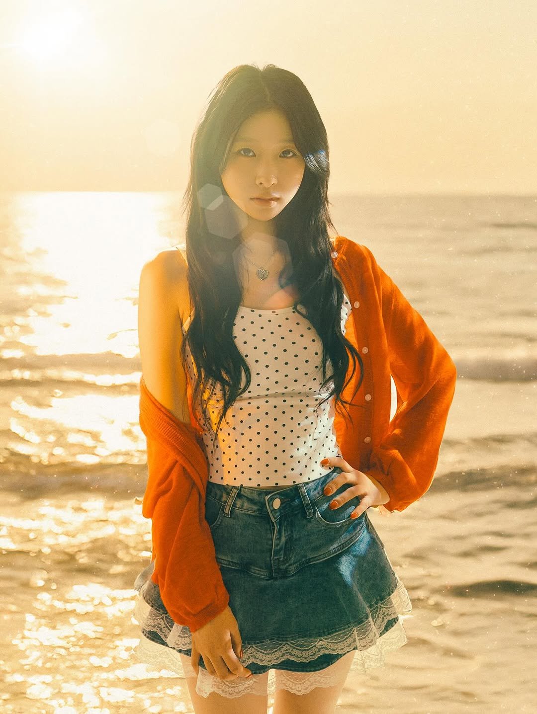 Photo shared by 혜다 on September 16, 2025 tagging @hk_sayuri. May be an image of one or more people, hair, makeup, top and outdoors.