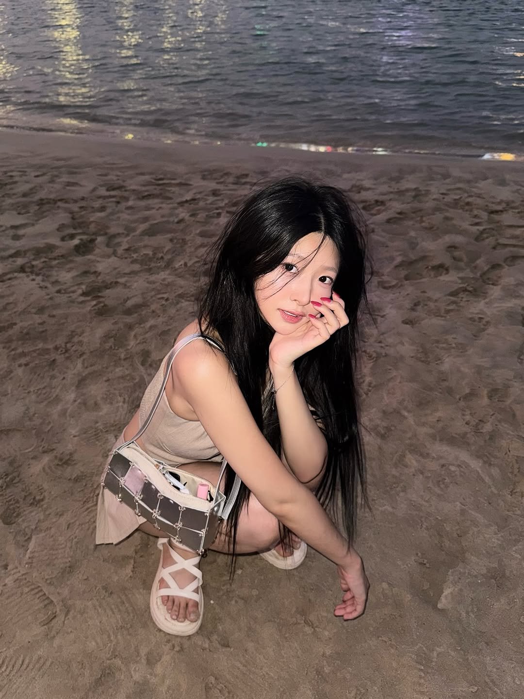 Photo by 혜다 on November 03, 2025. May be an image of one or more people, long hair, beach and text.