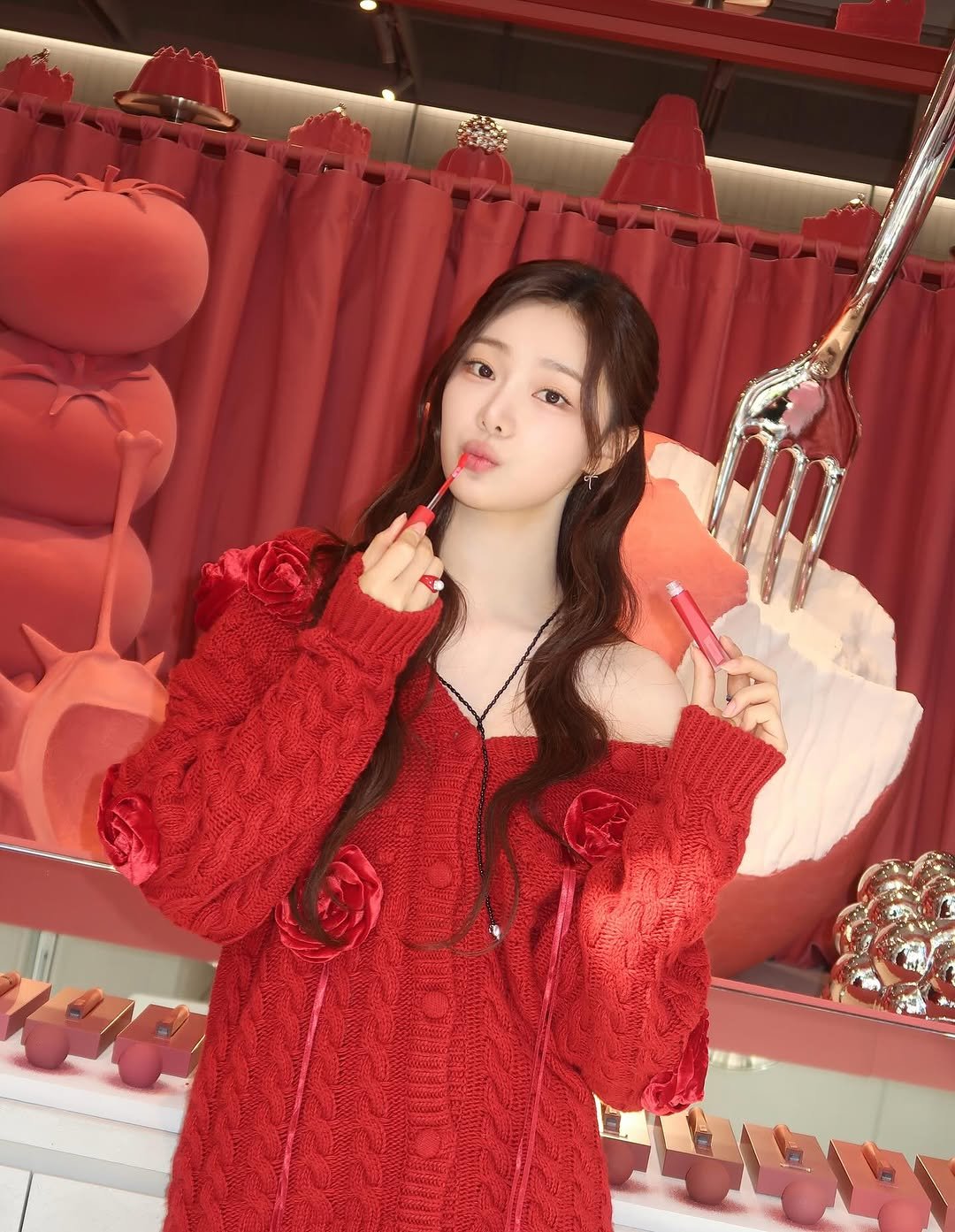 Photo shared by 이시안  ʟᴇᴇ sɪᴀɴ on October 22, 2025 tagging @3ce_official. May be an image of one or more people, hair and text.