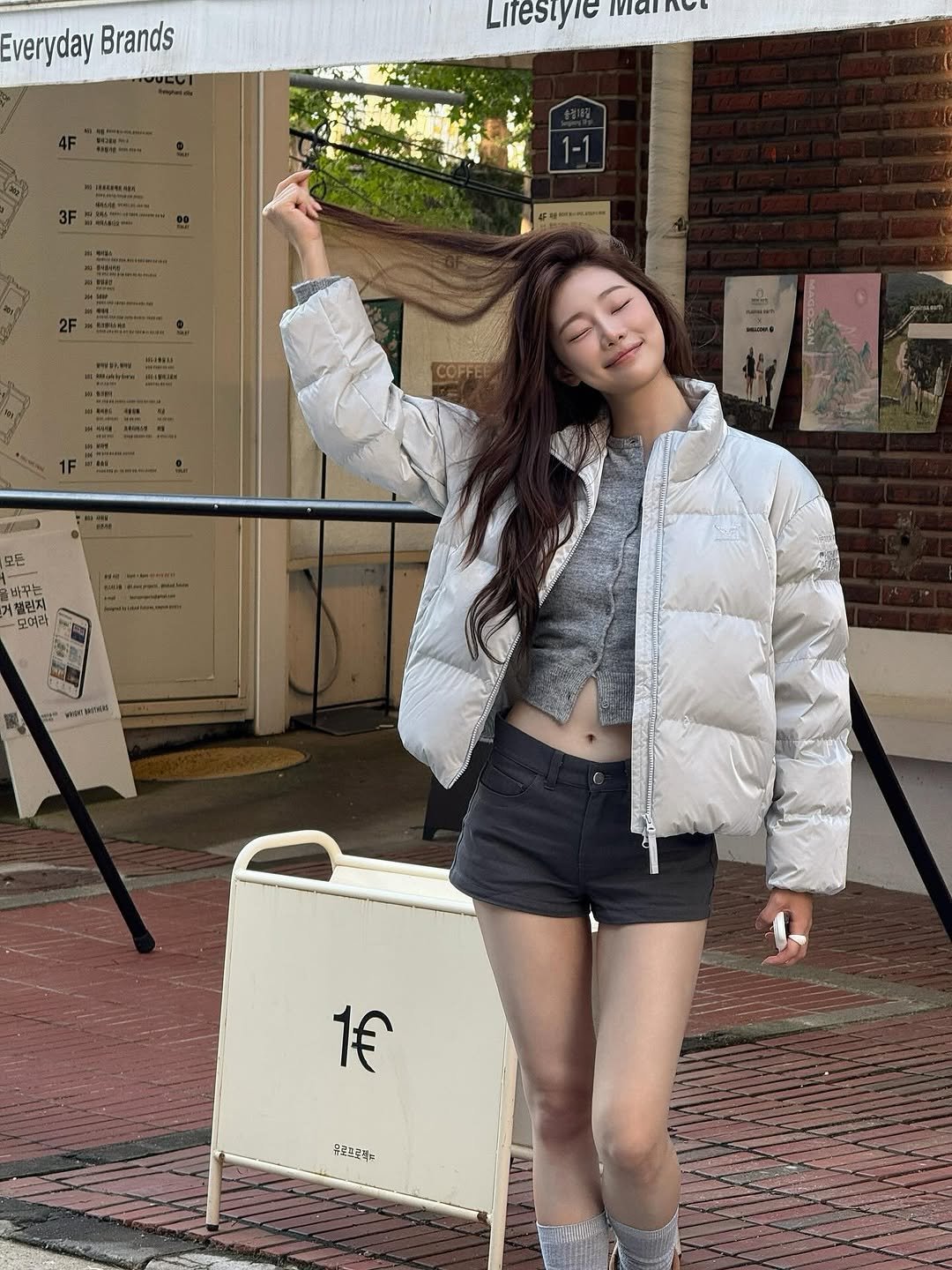 Photo shared by 이시안  ʟᴇᴇ sɪᴀɴ on November 04, 2025 tagging @dynafit_kr. May be an image of duffle coat, goosedown coat, fur coat, parka, flight jacket, miniskirt and text.