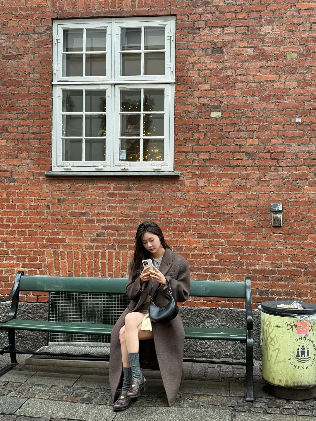 Photo by 이시안  ʟᴇᴇ sɪᴀɴ on December 15, 2025. May be an image of overcoat, brick wall, window and text.