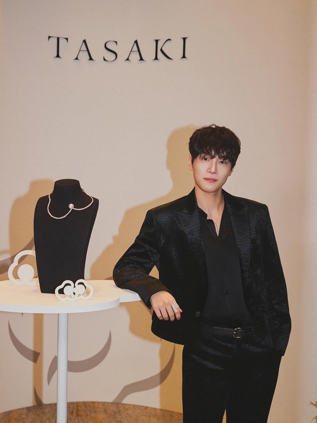 Photo by 강유석 you seok kang on October 04, 2025. May be an image of ‎1 person, bangs, suit and ‎text that says '‎TASAKI ٢ى‎'‎‎.