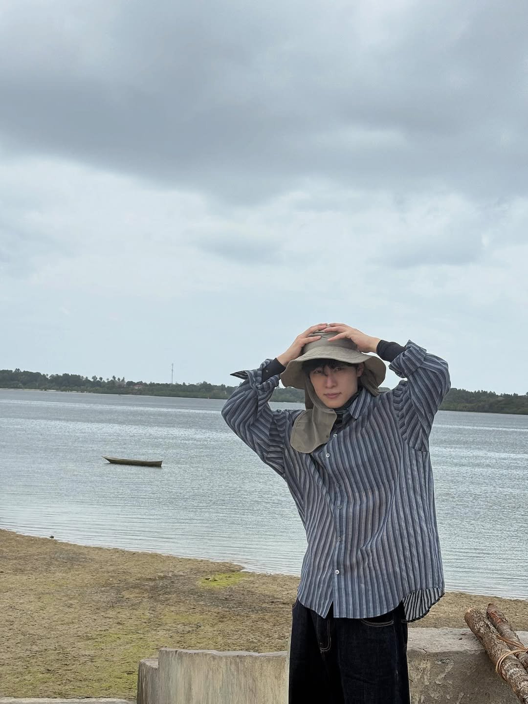 Photo by 강유석 you seok kang on November 26, 2025. May be an image of hat, ocean and text.