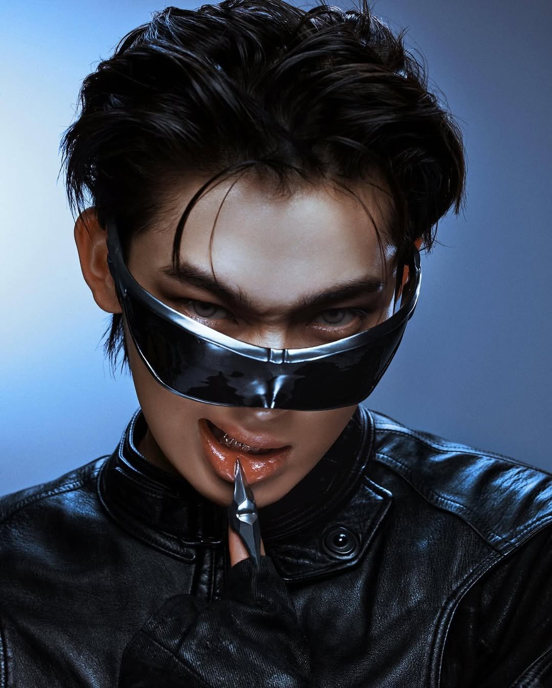 Photo by SeungHwi Yu on January 10, 2026. May be an image of one or more people, makeup, bolo tie and text that says 'les'.