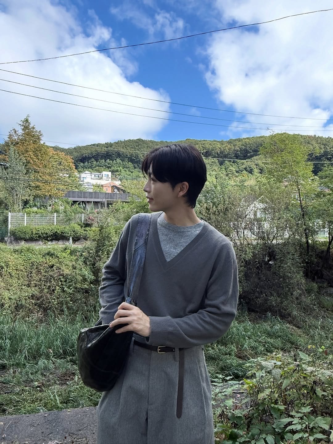 Photo by 정영한 Jeong Younghan on October 08, 2025. May be an image of 1 person, duffle coat, overcoat, outdoors and text.