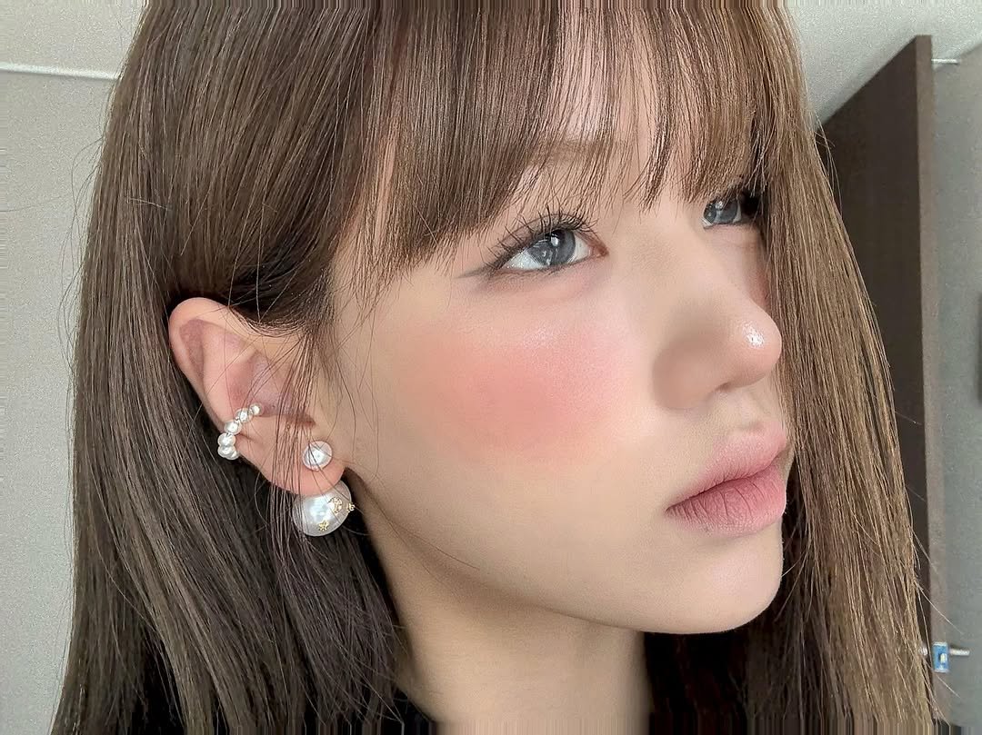 Photo by 유림 on July 21, 2025. May be an image of 1 person, hair and text.