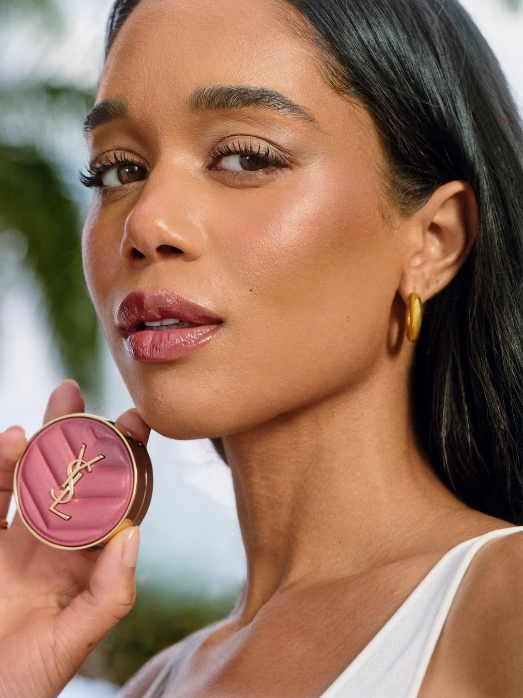 yslbeauty 게시물 이미지: This summer, high shine and sun-kissed glow...