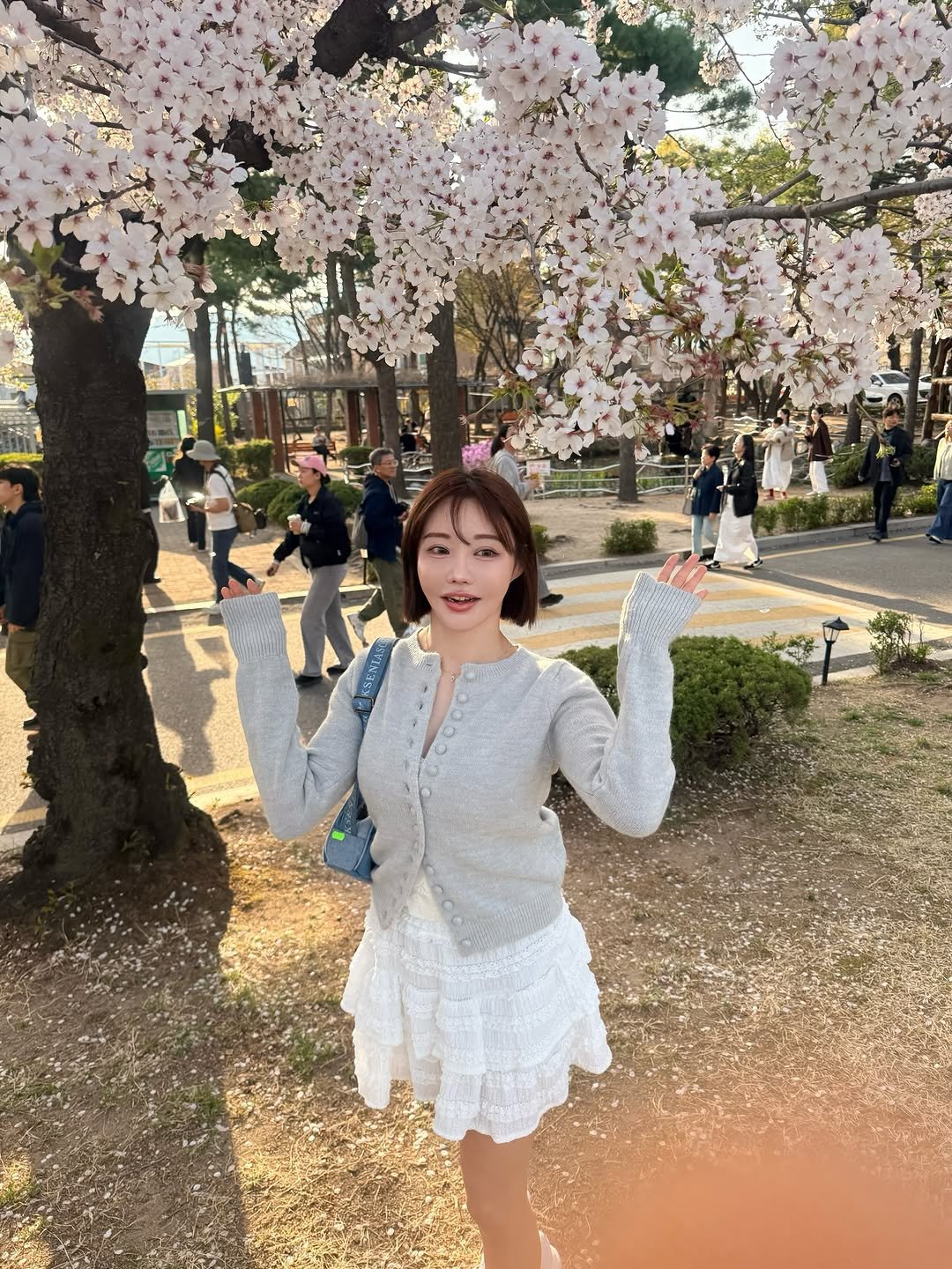 yubin_.c 게시물 이미지: 올해의 벚꽃 나들이
삼청동에 사람이 어어엄청 많다 🌸