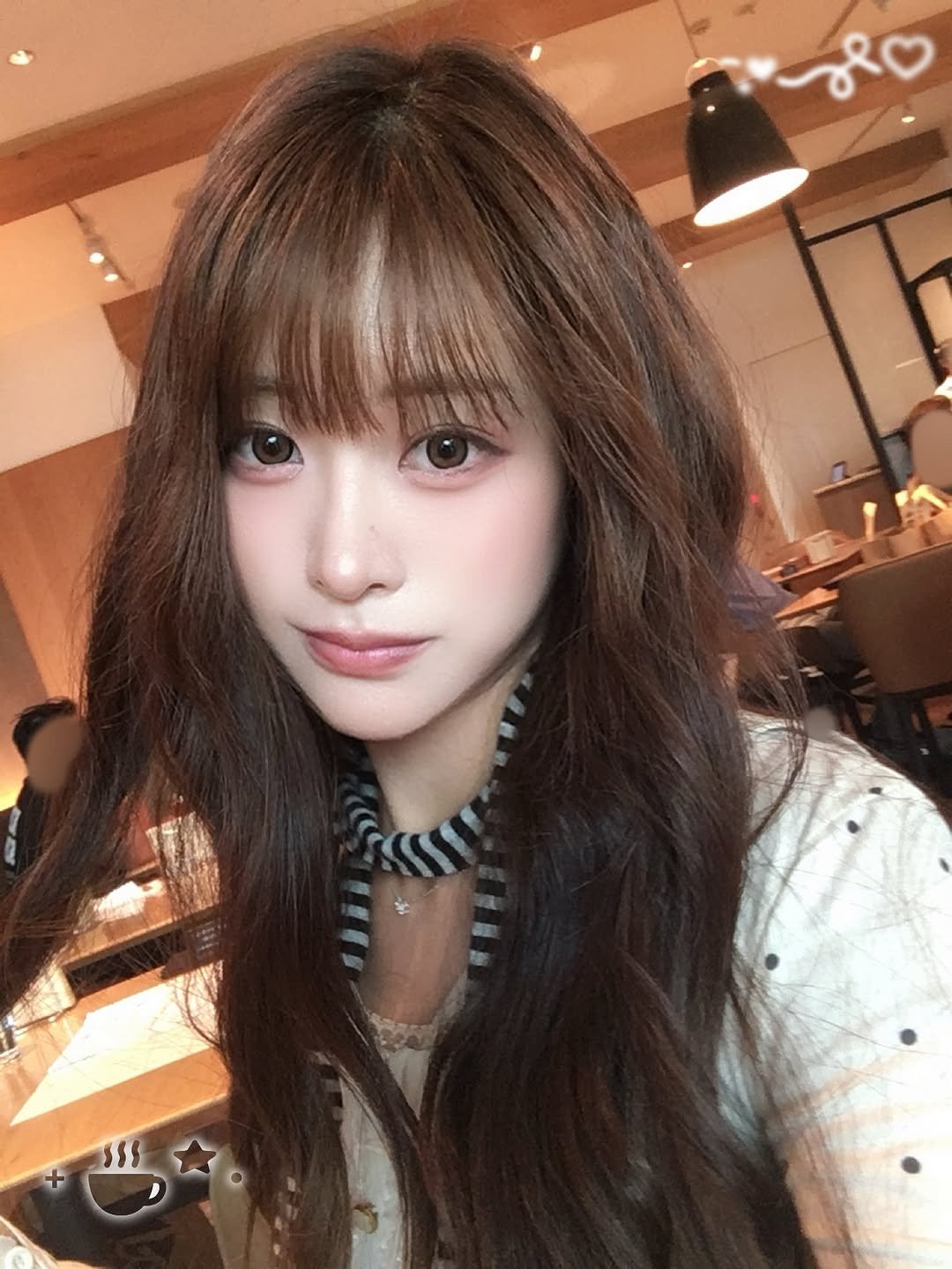 Photo by 유히로 on November 28, 2025. May be a selfie of one or more people, bangs, braids and text.