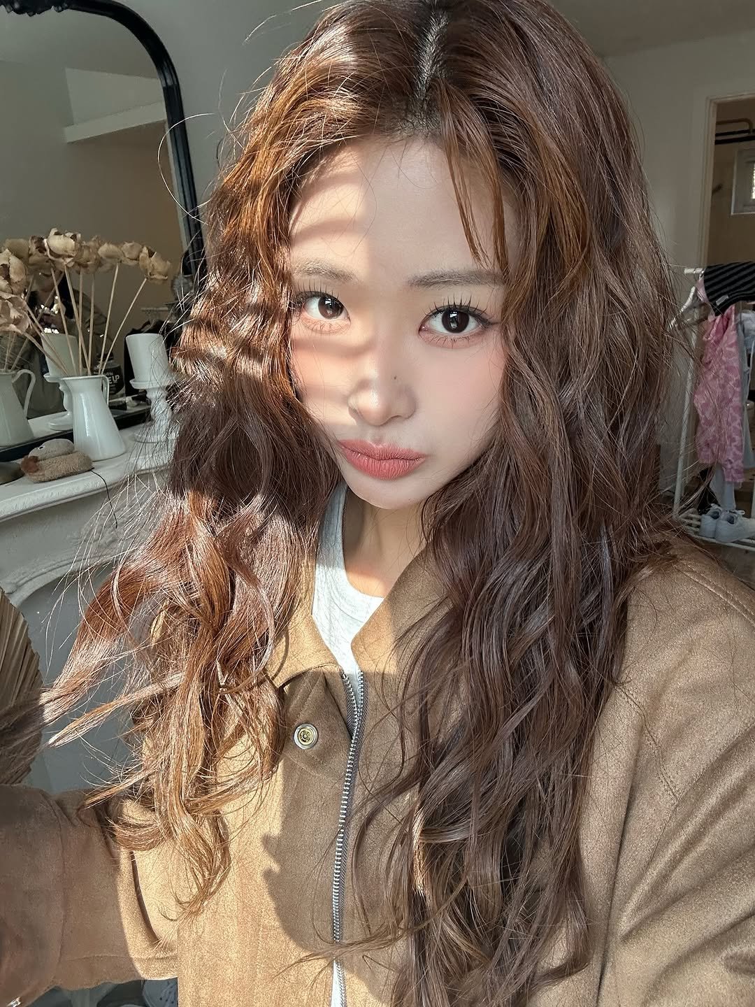 Photo by 유히로 on November 15, 2025. May be an image of one or more people, braids and text.