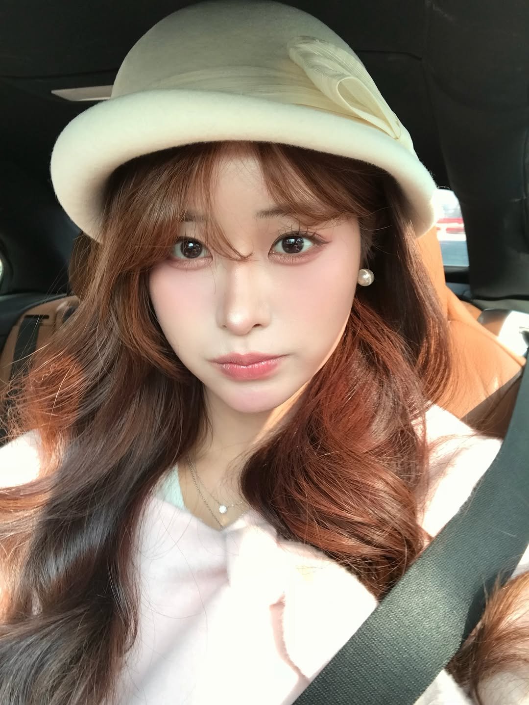 Photo by 유히로 on December 29, 2025. May be an image of one or more people, hair, hat and text.