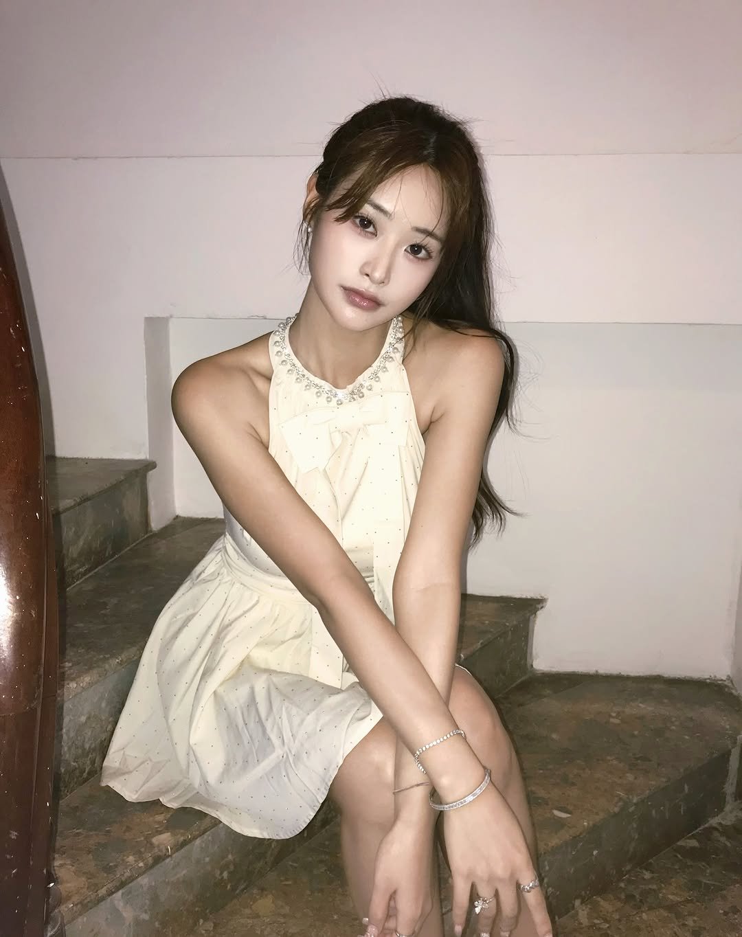 Photo by 유히로 on January 04, 2026. May be an image of one or more people, hair, dress and text.