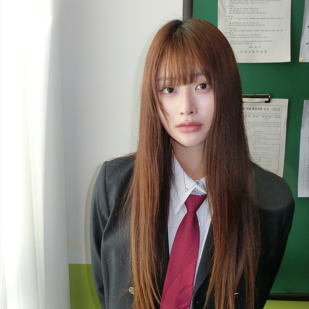 Photo by 유히로 on November 18, 2025. May be an image of one or more people, braids, suit, blazer and text.