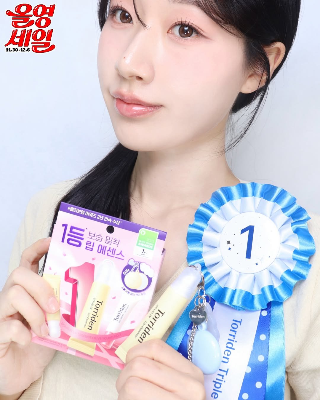Photo shared by 율리아 𝗬𝗨𝗟𝗜𝗔 on November 28, 2025 tagging @torriden_official. May be an image of ‎one or more people, lipstick, makeup, hand cream and ‎text that says '‎कੀੰ 올영 세일 11.30 12.6 11.30-12.6 #올리브염 어워즈 24 oIn 보습밀차 보습 2년 연 연속 수삼" ミ 림에센스 밀착 Cift လေးေ််ပြာ်ဘြ de 1 ብር WEAMIOS อฺ01 αρ ipen Torriden Torriden 30153335 Torriden τείριε וקיי Triple‎'‎‎.