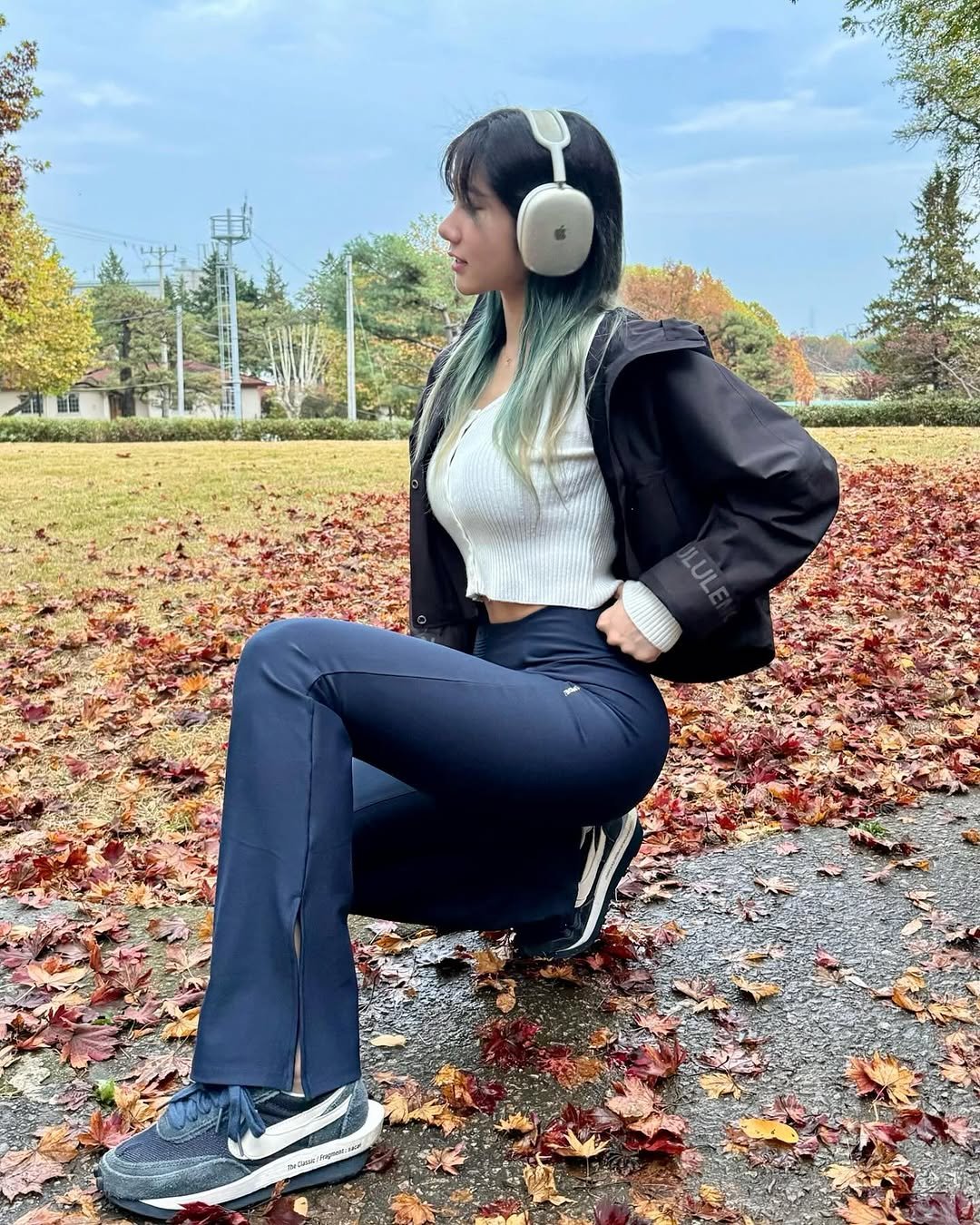 yulike._ 게시물 이미지: #협찬 
용산공원에서 그란데라인 기록 🍂
요즘 부츠컷 넘무 조쿠요,,~

착용...