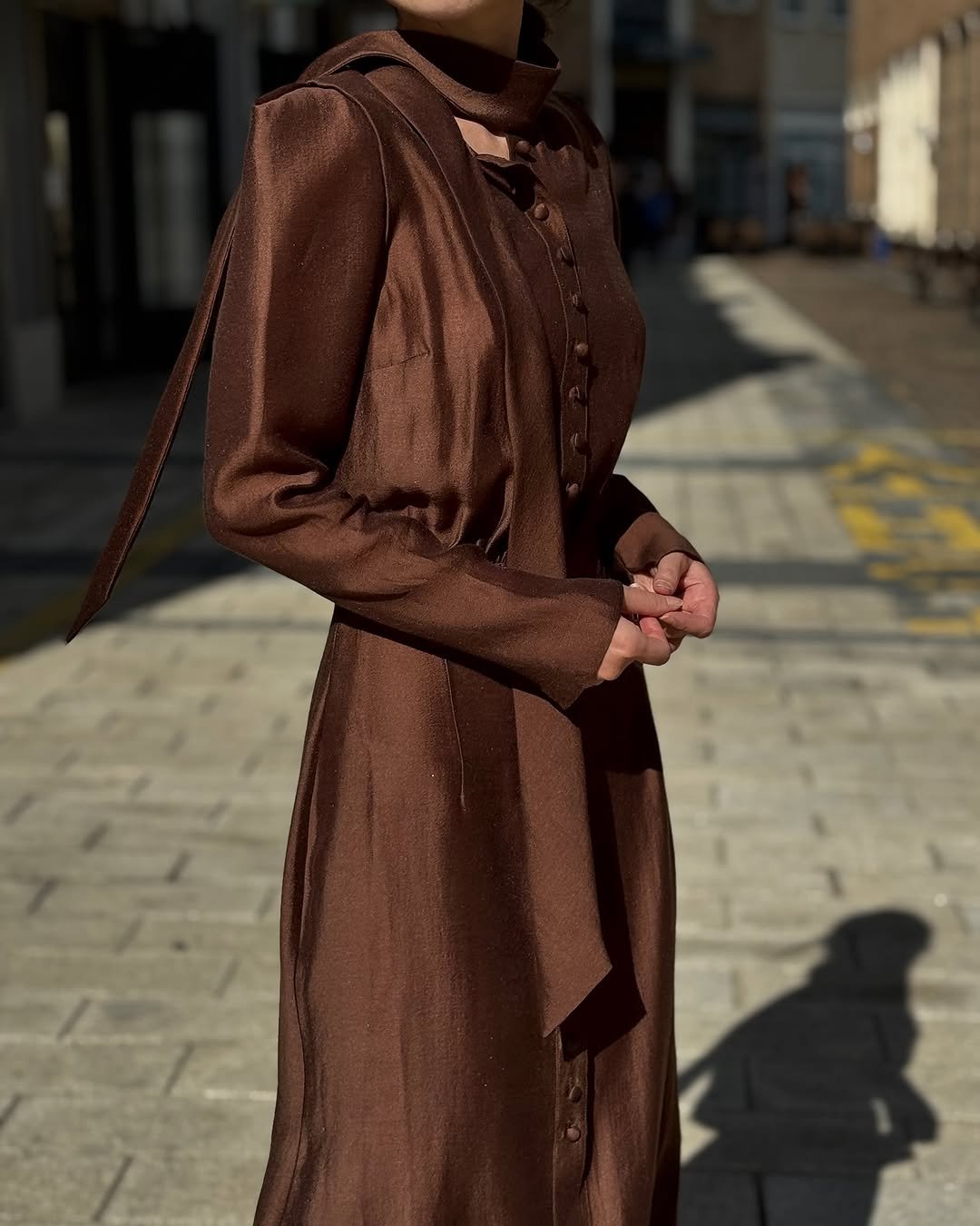 Photo by 율스마마 | 예쁜삶을 꿈꾸는 주부 on September 25, 2025. May be an image of 1 person, overcoat, turtleneck and text.