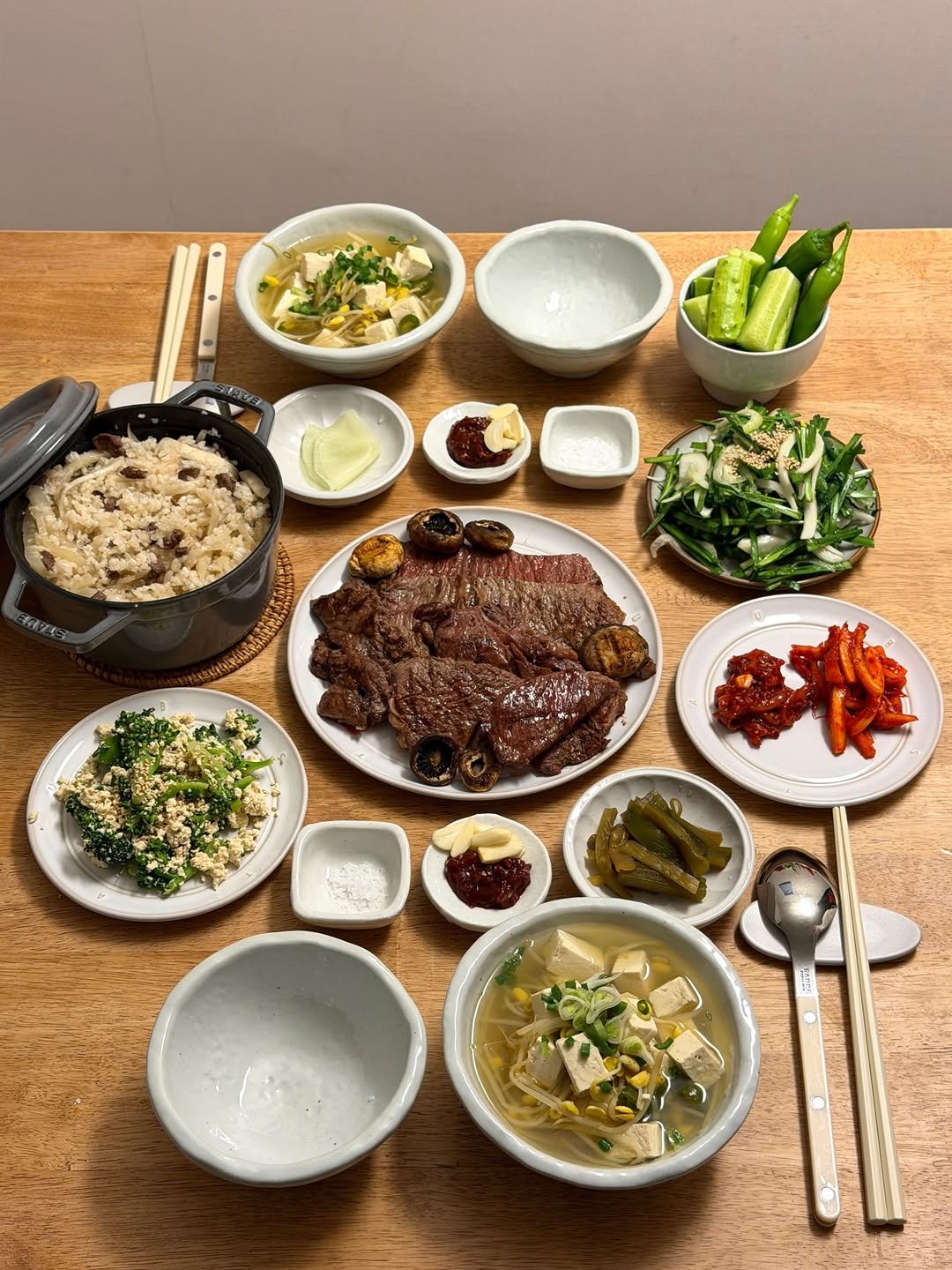 yummandu_ 게시물 이미지: 제품제공 | 이렇게 먹어도 괜찮을까요?
월요일부터 저는 한우를 구워봤어요.

🤍...