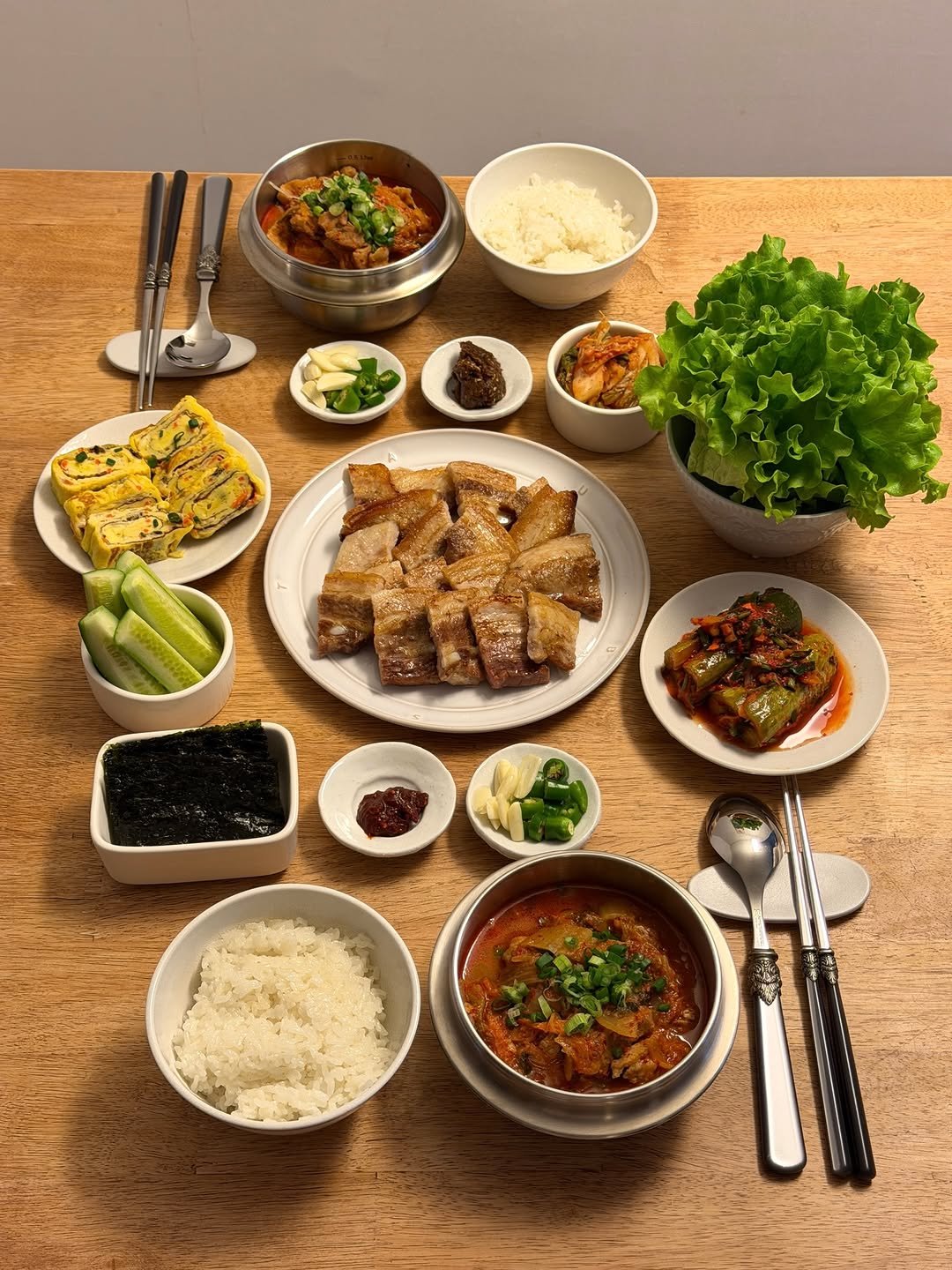 yummandu_ 게시물 이미지: 오늘은 돼지고기 소분 데이!
돼지고기로 가득 차려본 한 상🐽

🤍 돼지고기...