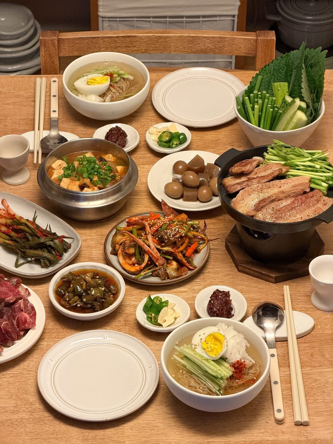 yummandu_ 게시물 이미지: 어제는 비가 내려 날씨가 꿀꿀했어요..
제 마음도 꿀꿀해서 고기를 구웠어요🍖

🤍...