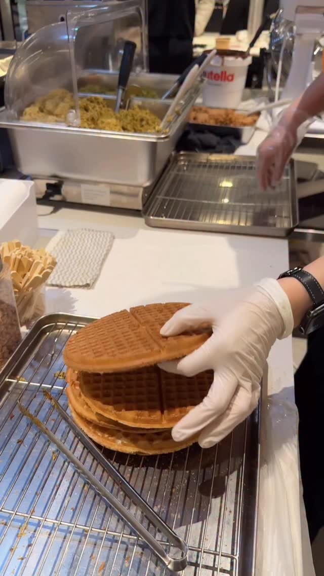 yummy_food_2211 게시물 이미지: 두바이 초콜릿으로 와플 만들면 생기는 일 dubai chocolate...