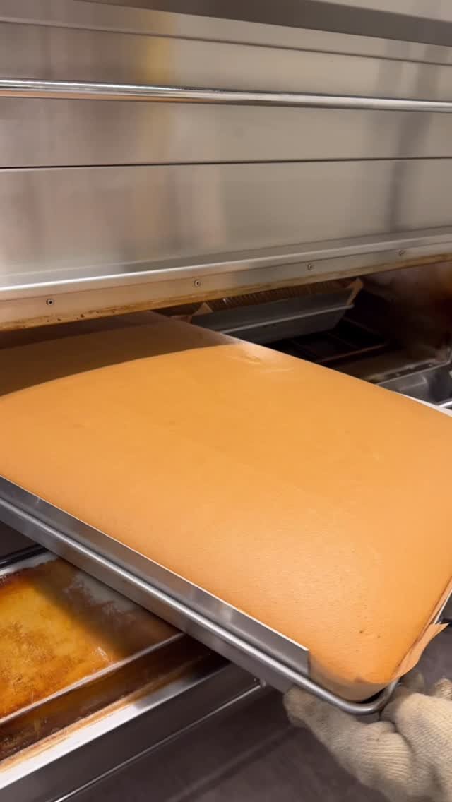 yummy_food_2211 게시물 이미지: jiggly cake cutting 오사카에서 대왕카스테라 주문하면 생기는 일...