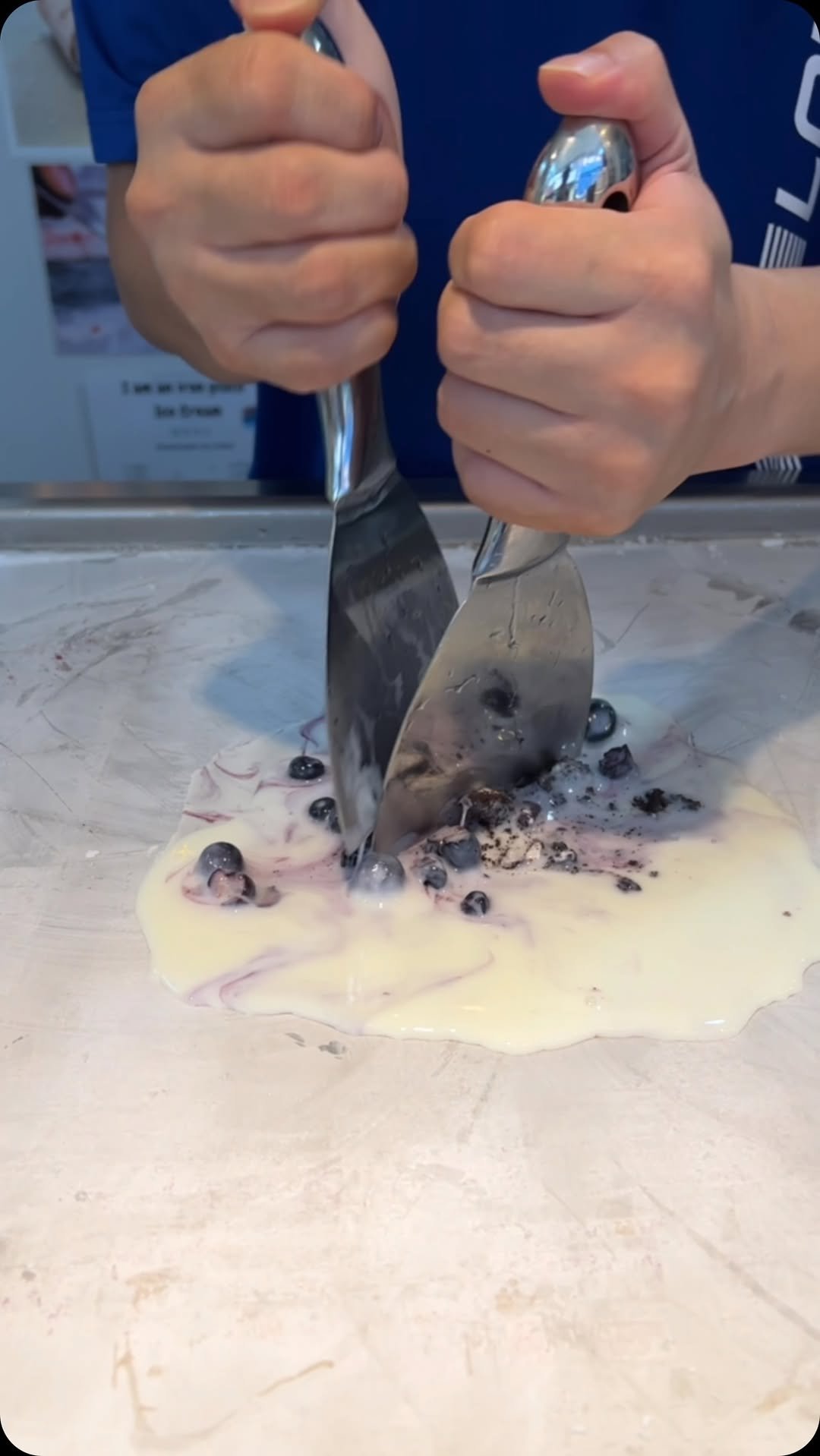 yummy_food_2211 게시물 이미지: 🫐🍧Oreo & Blueberry Ice Cream Rolls #icecream...