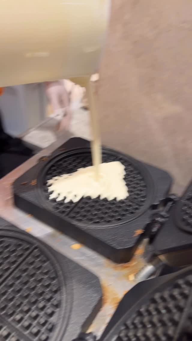 yummy_food_2211 게시물 이미지: 두바이 쫀득쿠키 & 와플 주문하면 생기는 일 #koreanfood #두바이초콜릿...