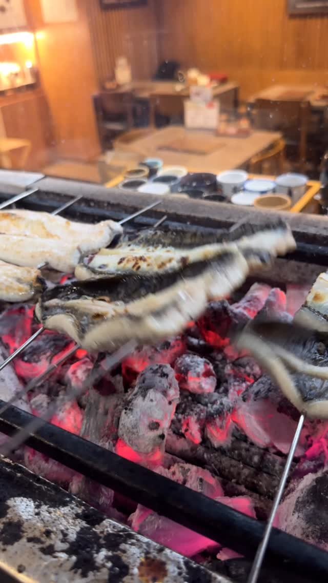 yummy_food_2211 게시물 이미지: 서울에서 장어덮밥 주문하면 생기는 일 Grilled fish with rice in...