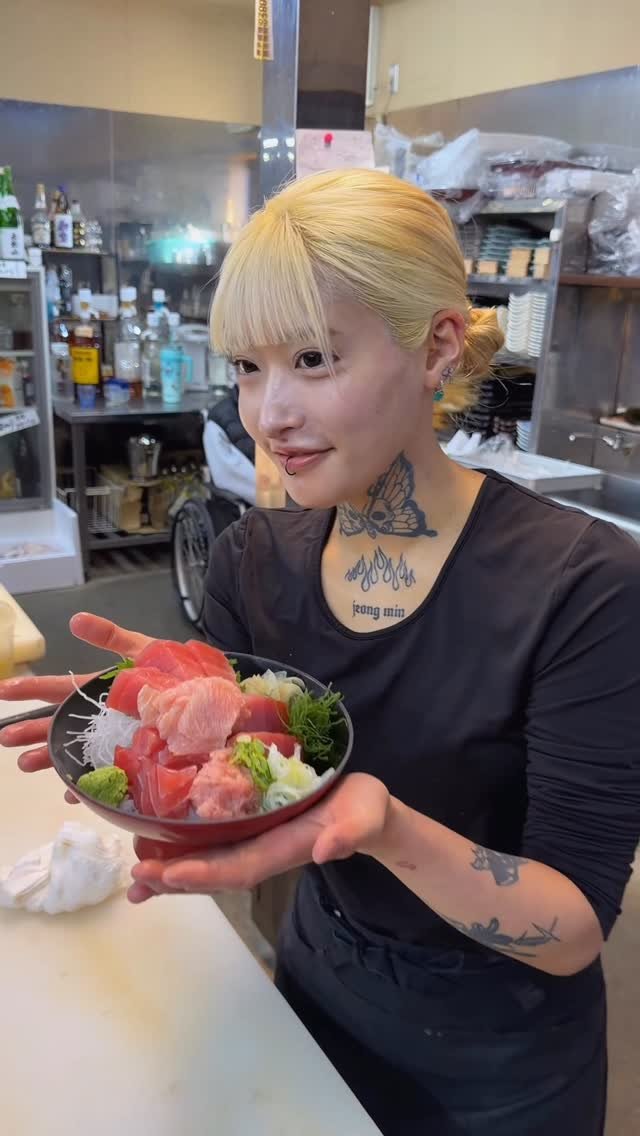 yumuken_gourmet 게시물 이미지: 25歳の美人女将が作る愛情たっぷりマグロ丼🐟

【まぐろ加一】

開店と同時に満席になる今話題...