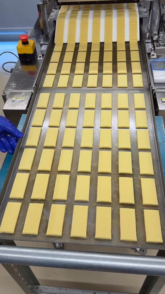 yumuken_gourmet 게시물 이미지: 何個も食べたくなる絶品レーズンサンド🍪

【近江屋洋菓子店】

東京で長年愛される老舗洋菓子屋...