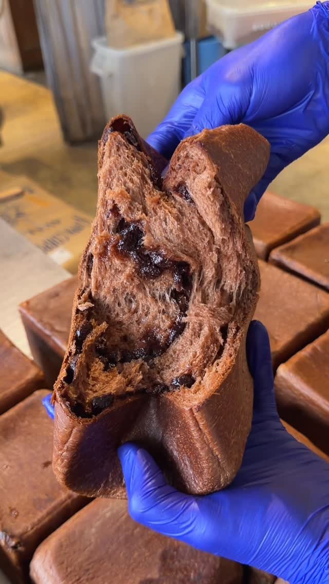 yumuken_gourmet 게시물 이미지: 生チョコがとろけるふわっふわ食パン🍞

【ブクカベーカリー】

メディアで話題のパン屋さん！
...