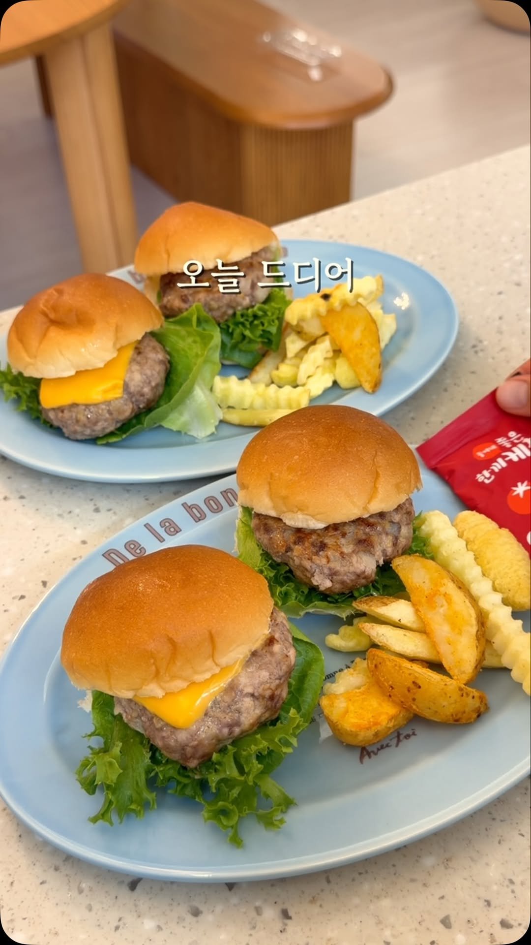 yumyum_jaytay 게시물 이미지: 🍔 오늘 저녁은 엄마표 수제버거 & 감튀🍟
둥이들이 집버거를 좋아해서 한 번씩 꼭...
