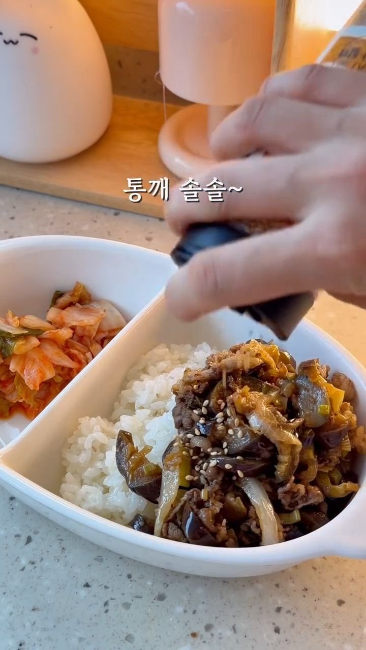 yumyum_jaytay 게시물 이미지: 가지 우삼겹 덮밥🍆

아빠가 텃밭에서 키운 가지 3개를 주셔서
가지 덮밥...
