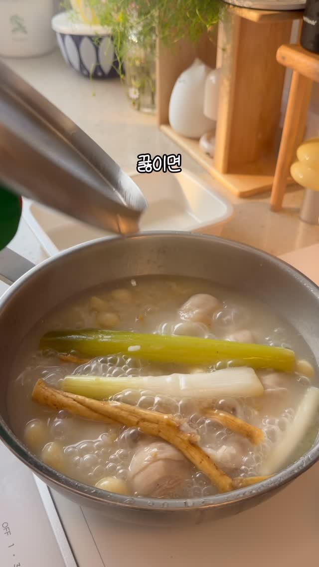 yumyum_jaytay 게시물 이미지: 닭다리 5개+부재료 한방에 다 넣고
끓이는 닭다리죽🤭

오늘 둥이들 이도...