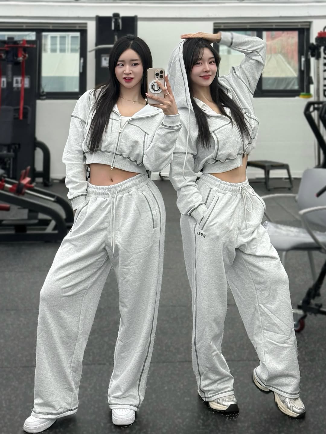 yunahing 게시물 이미지: 운동할 싸람?🙋‍♀️
니코&윈디쌤 출근했어요🤍

@hdex__official...