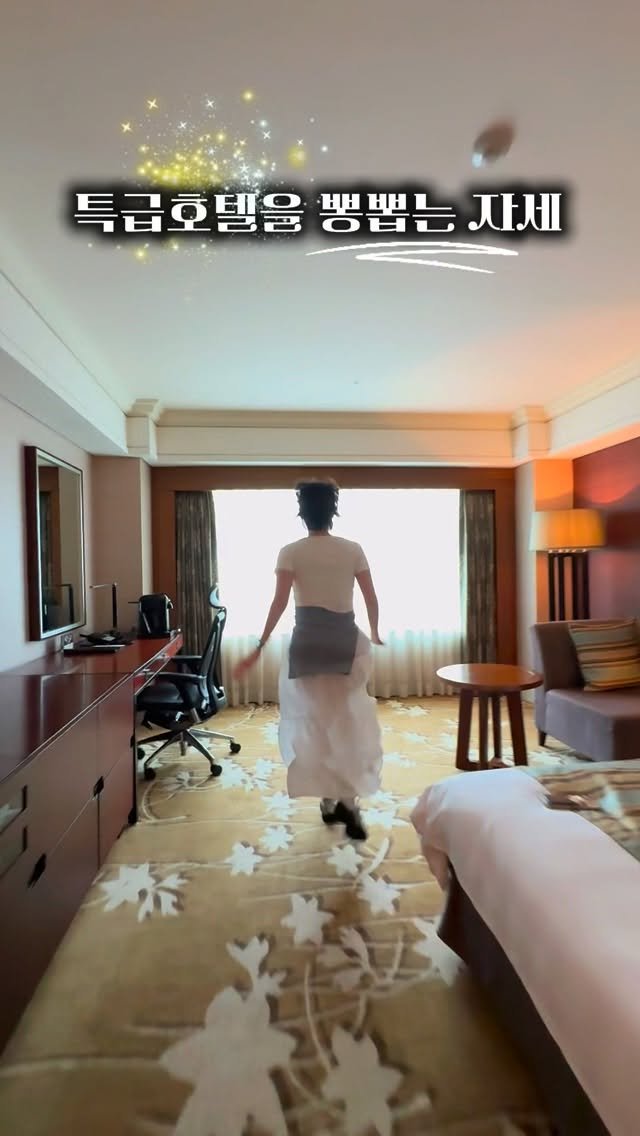 yunatom_ 게시물 이미지: 호텔 뽕뽑는 그여자 vs 그남자, 당신의 선택은….?
아..ㅇ이게아니고…
⠀
누가!...