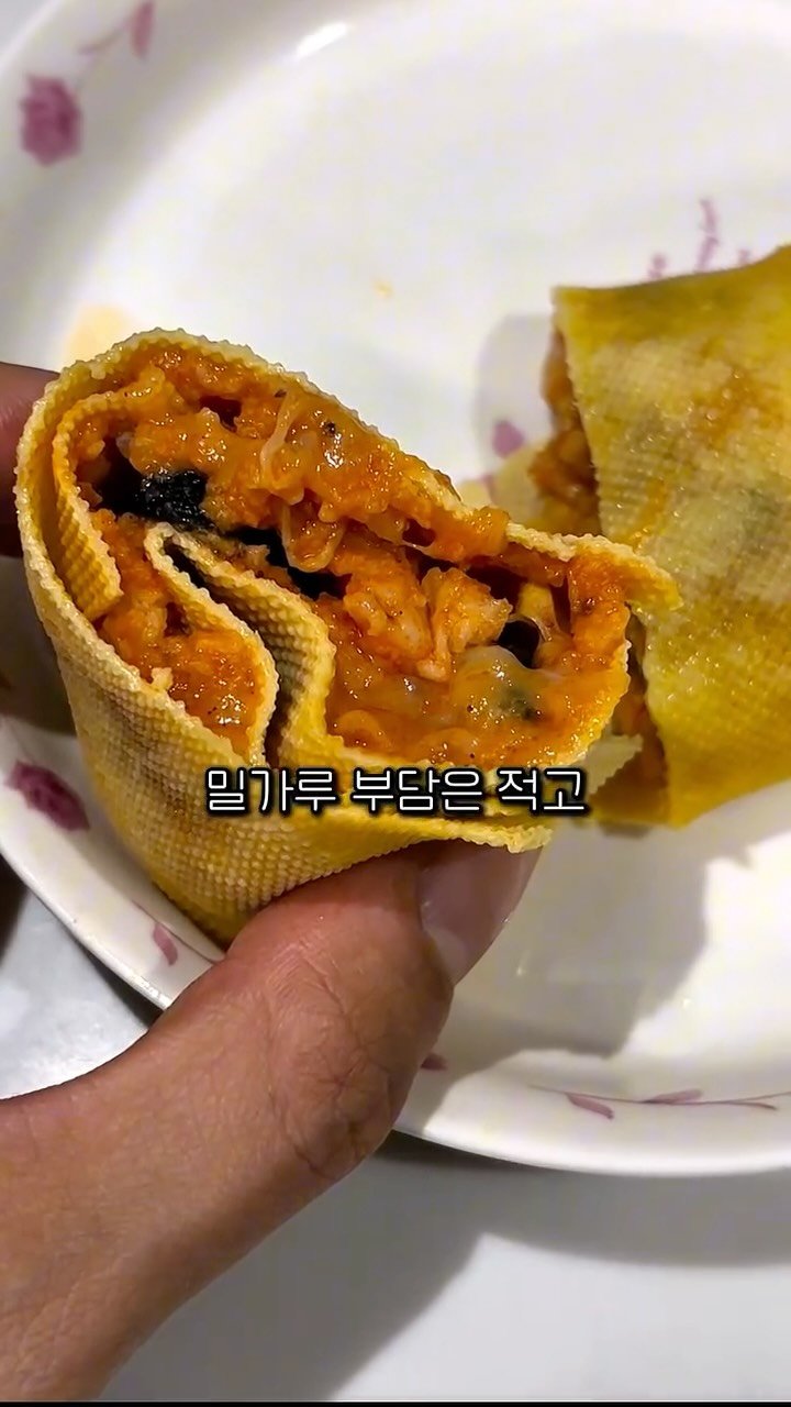 yunayour_ 게시물 이미지: 다이어트하면 제일 힘든 게 밀가루 끊는 건데
이건 포두부로 감싸서 부담은 적고,...