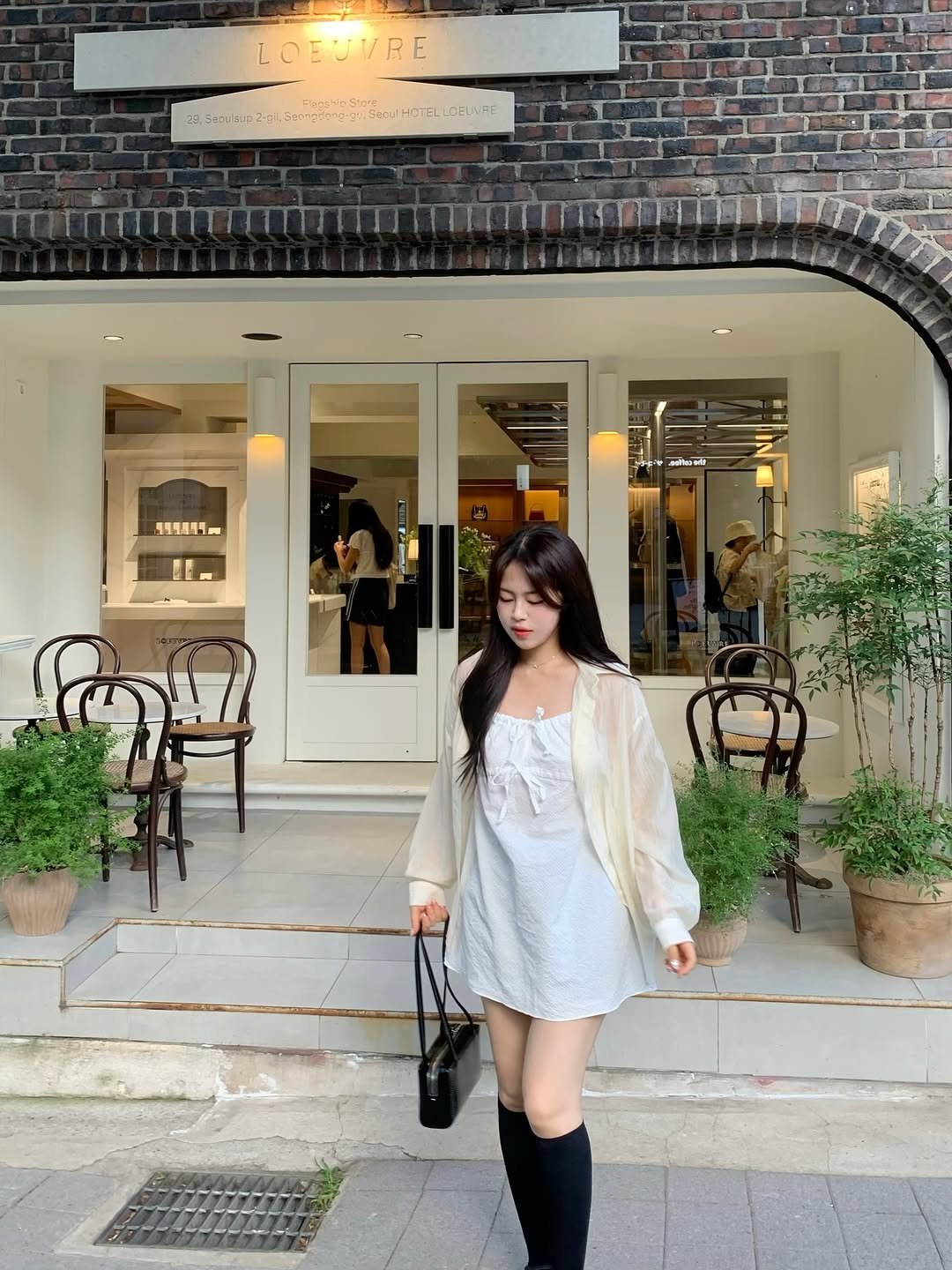 Photo by 윤하짱 ⸜❤︎⸝‍ ​| 소프트라인 on August 19, 2025. May be an image of 4 people and text.