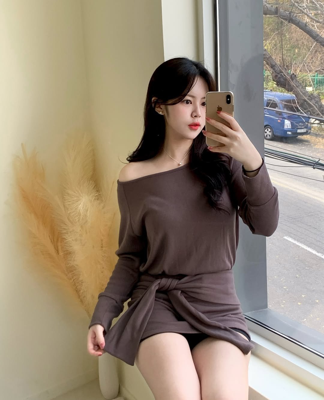 Photo by 윤하짱 ⸜❤︎⸝‍ ​| 핏폴유 on December 01, 2025. May be an image of top, dress, miniskirt and text.