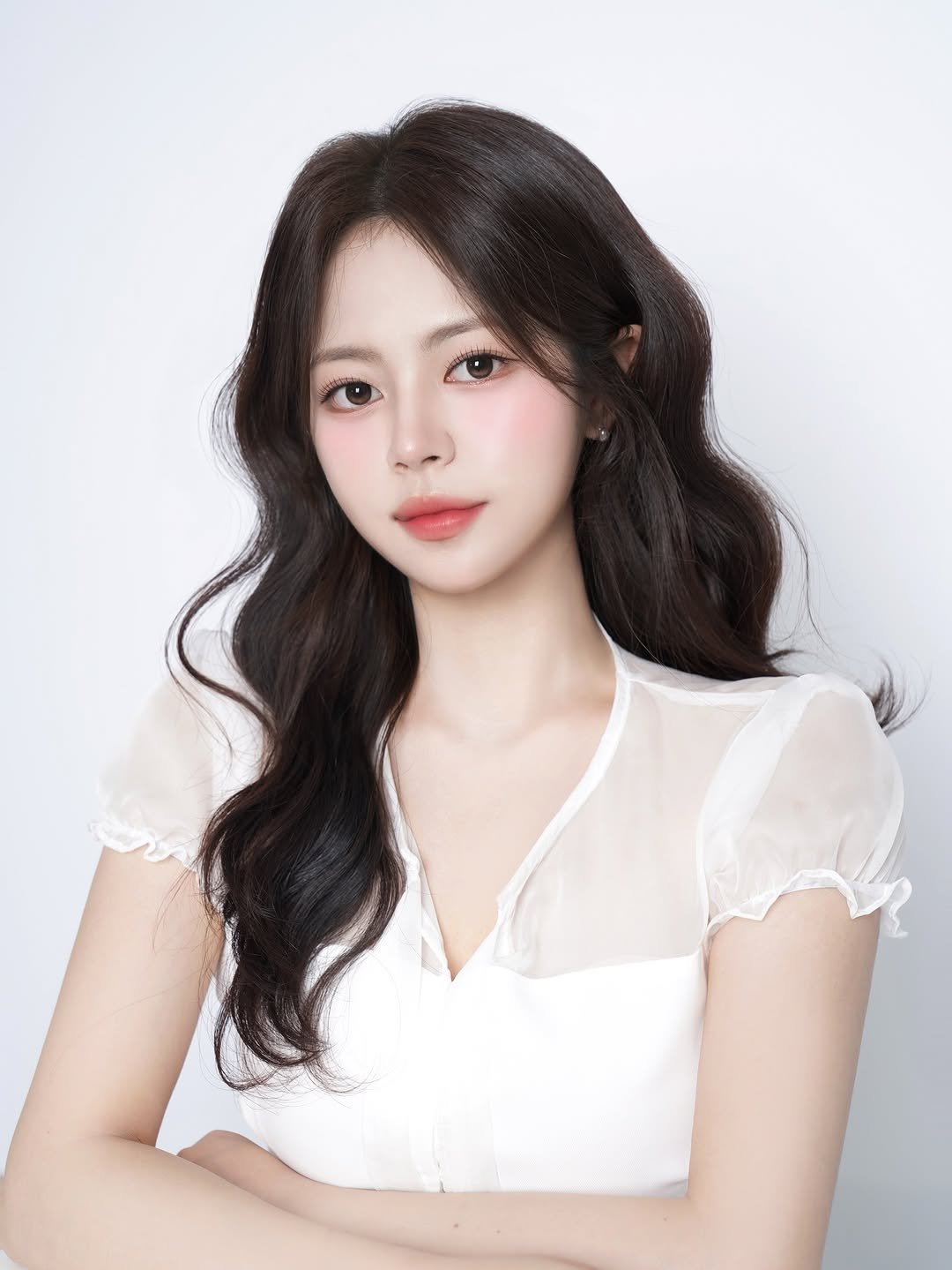 Photo shared by 윤하짱 ⸜❤︎⸝‍ ​| 소프트라인 on August 16, 2025 tagging @bliss._.studio. May be an image of 1 person, hair, makeup and text.