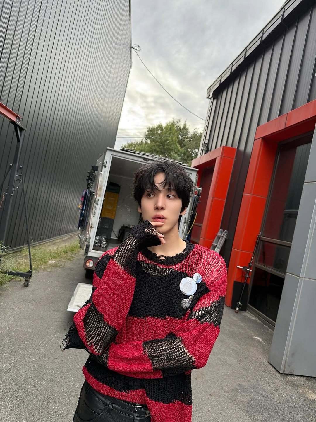 Photo by 윤호 (YUNHO) on October 06, 2025. May be an image of 1 person, parka, sweater, turtleneck, jacket, top and text.