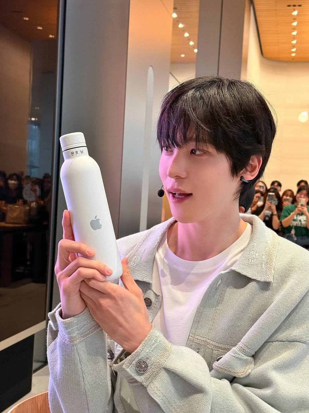 Photo by 윤호 (YUNHO) on September 07, 2025. May be an image of jug, bottle, flask and water bottle.